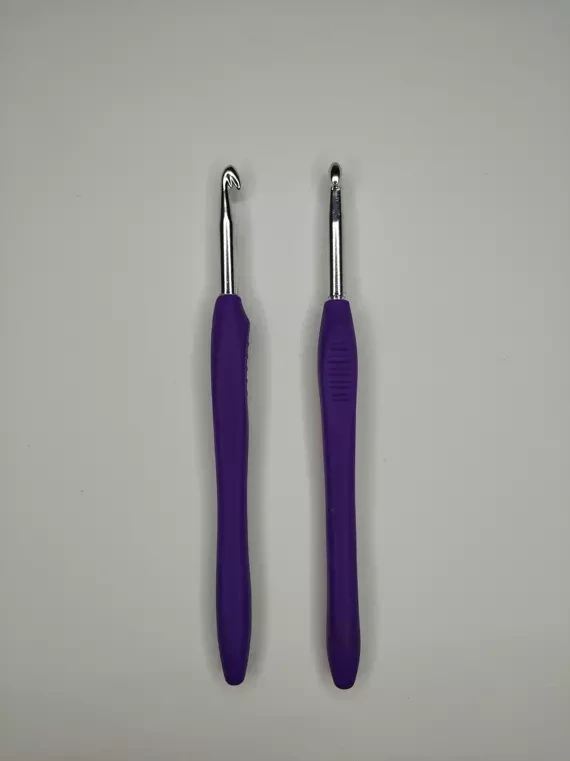 Крючок для вязания с резиновой ручкой, цельнометаллический, 6 мм.