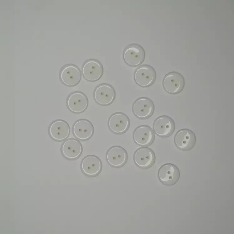 Пуговицы пластиковые 18 мм., белые