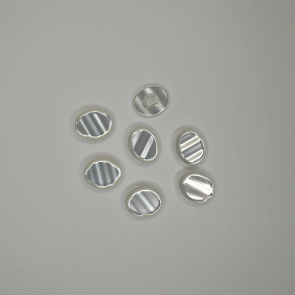 Пуговицы пластиковые 22*18 мм. перламутровые белые