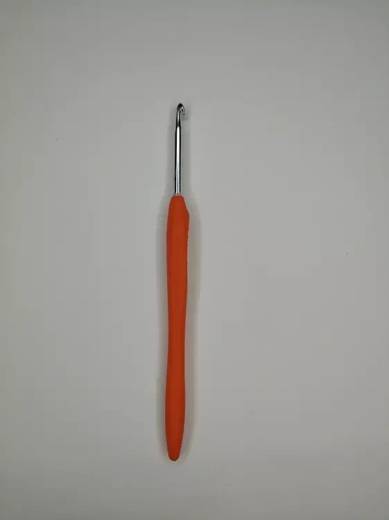 Крючок для вязания алюминиевый с резиновой ручкой, 4 мм.