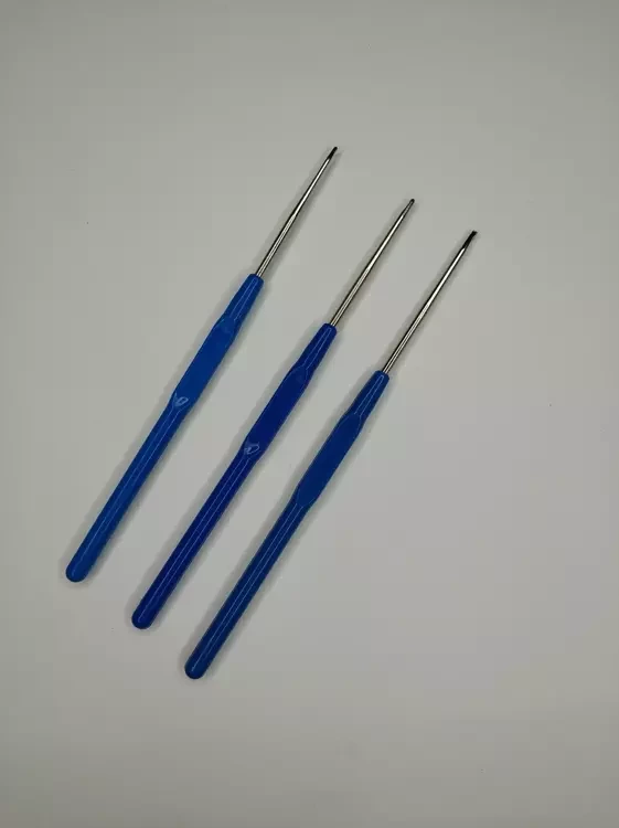 Крючок для вязания металлический с пластиковой ручкой, 1.75 мм.
