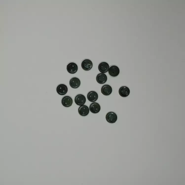 Пуговицы пластиковые 12 мм. темно-зеленые